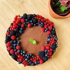 รูปของ Raw Vegan Alpukat Chocolate Mousse Tart (tanpa oven)