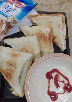 A picture of Chicken vegetable Sandwich.