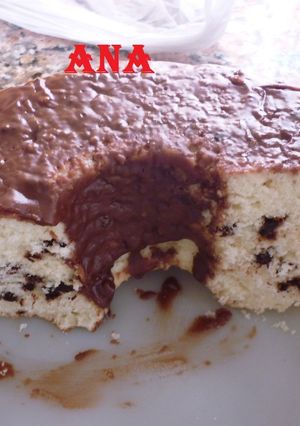 Una foto de Torta de yogurt con chips de chocolate en microondas