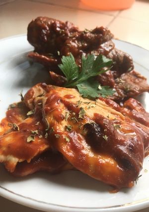 Una foto de Pollo y carne a la bbq