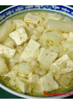 Una foto de Sopa de coliflor con tofu
