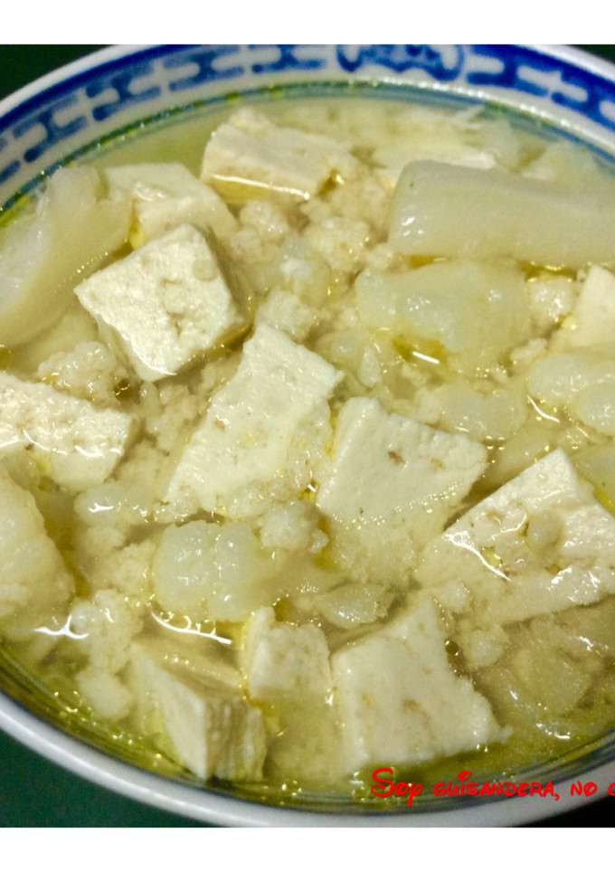 Una foto de Sopa de coliflor con tofu
