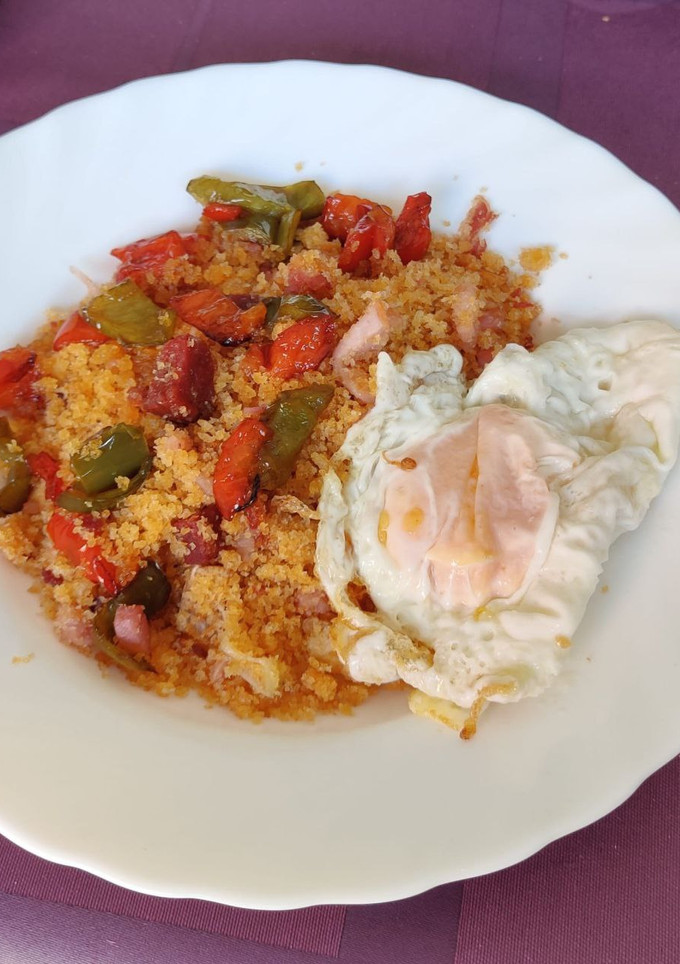 Una foto de Migas con chorizo y panceta [MC]