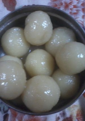 A picture of Sooji rasgulla.