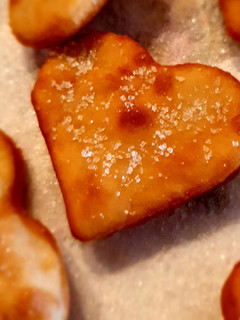 Una foto de Corazoncitos fritos con azúcar