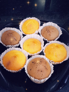 صورة لوصفة مادلان محشي بذوقين 😋بالشكولا🍫ومربى المشمش يجي خفيف وبنين😋