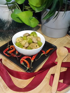 عکسی از دستور ترشی گل کلم و کلم بروکلی