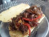 Sándwich de "carne desmechada"...🤔🙄😶🍌🌰🌶🥖