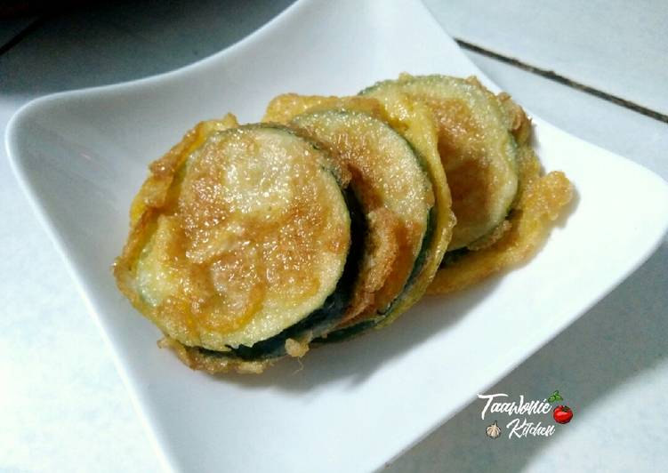 Bagaimana Menyiapkan Korean Pan Fried Zucchini (Hobakjeon/호박전), Enak