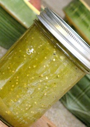 A picture of Sweet and spicy Vietnamese Chile sauce.
