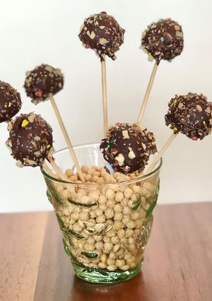 A picture of Dark Chocolate Cake Pop.