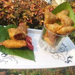 A picture of Paan gujiya pops.