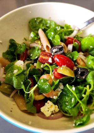 รูปของ Greek Salad with Shrimp & Whole Wheat Pasta
