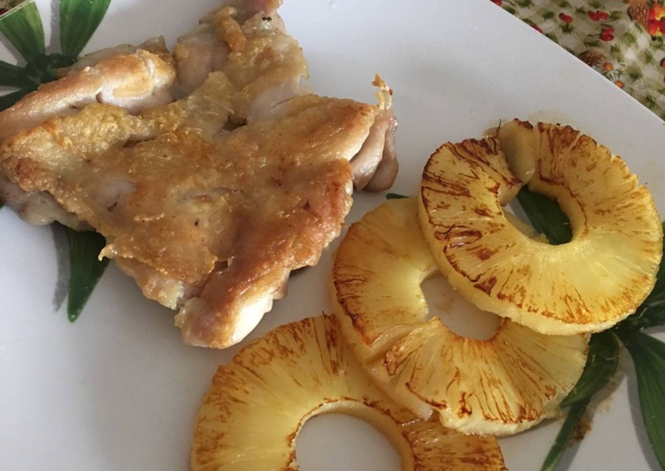 Filete de pollo con piña