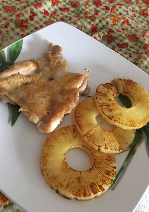 Una foto de Filete de pollo con piña