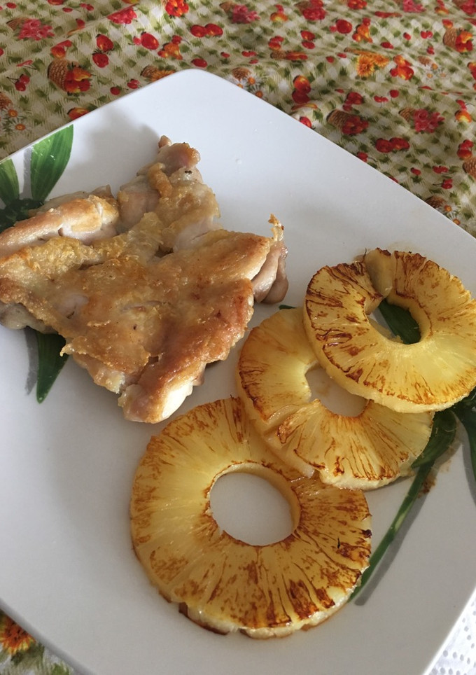 Una foto de Filete de pollo con piña