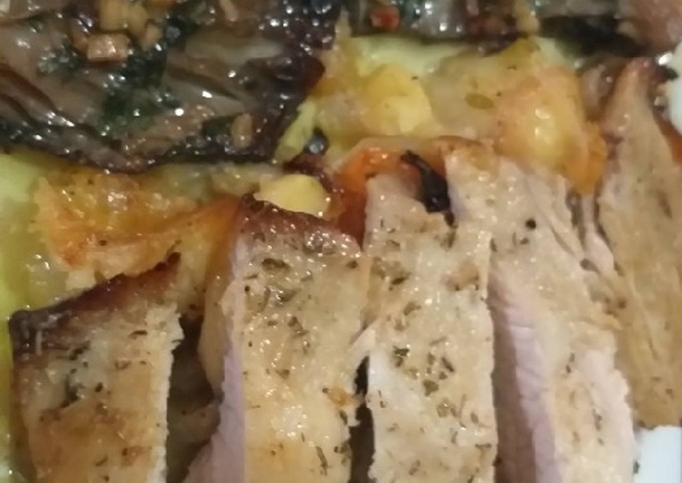 Secreto al horno con setas a la plancha