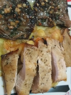 Una foto de Secreto al horno con setas a la plancha