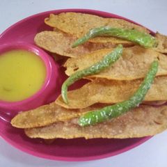 A picture of Fafda (Gujarati dish).