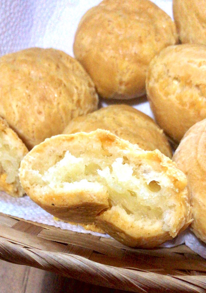 Una foto de Pão de queijo o pan de queso