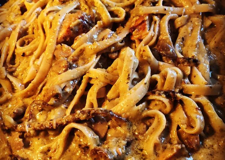 Chicken and Mushrooms Alfredo Pesto Pasta Chicken and Mushrooms Alfredo Pesto Pasta