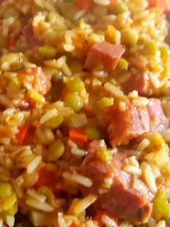 Una foto de Guiso de arroz, arvejas y jamón crudo 👨🍳👨🍳