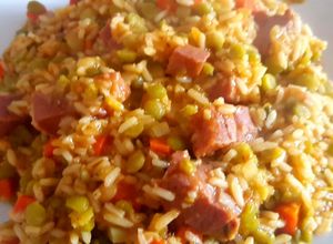Una foto de Guiso de arroz, arvejas y jamón crudo 👨‍🍳👨‍🍳