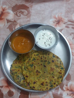 गुजरात का फेमस मेथी थेपला (methi thepla recipe in Hindi) रेसिपी मुख्य फोटो