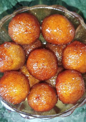 सूजी के गुलाबजामुन (suji ke gulab jamun recipe in Hindi) रेसिपी मुख्य फोटो