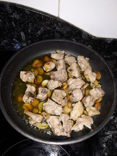 Una foto de Mix de carnes blancas al ajillo