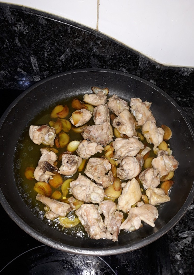 Una foto de Mix de carnes blancas al ajillo