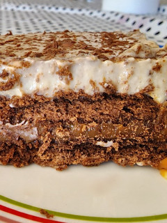 Una foto de Postre de banana, dulce de leche y Chocolinas