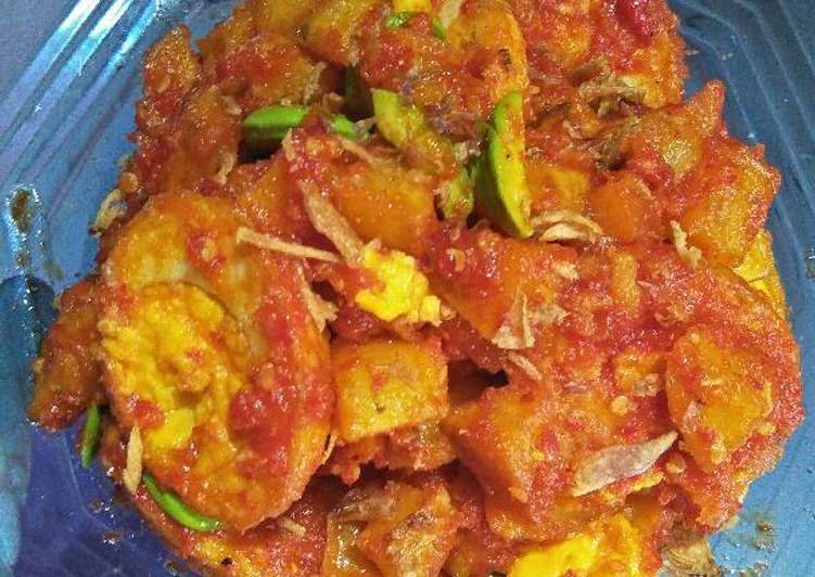 Cara Gampang Menyiapkan Balado kentang telur pete yang Bisa Manjain Lidah