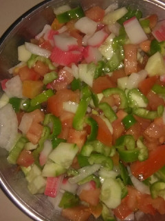 Una foto de Pipirrana de pepino y palitos de Mar
