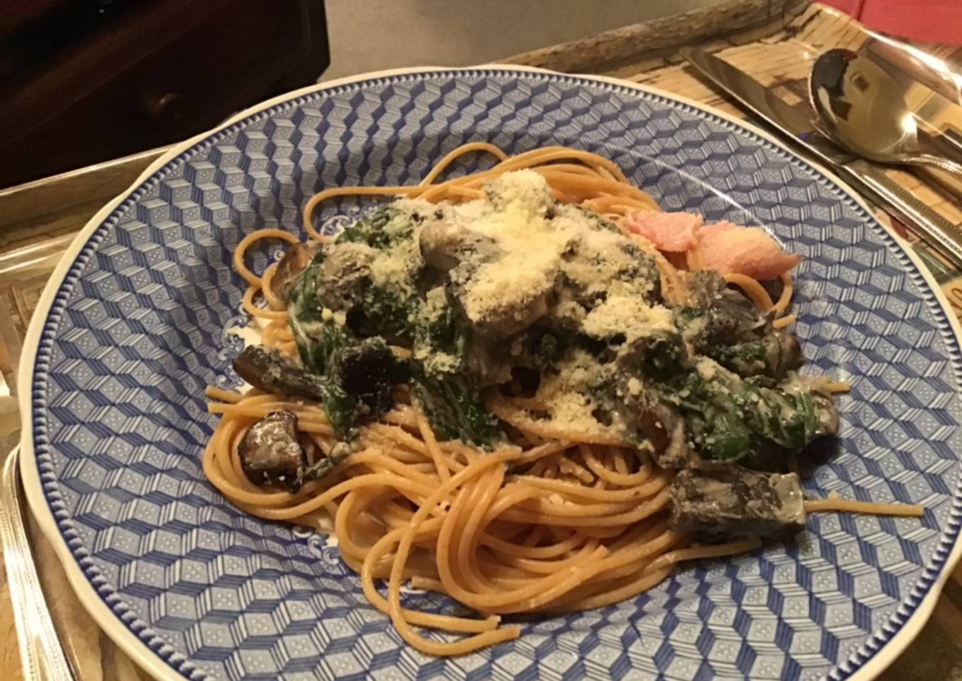 Spaghetti with mushrooms and spinach #mycookbook