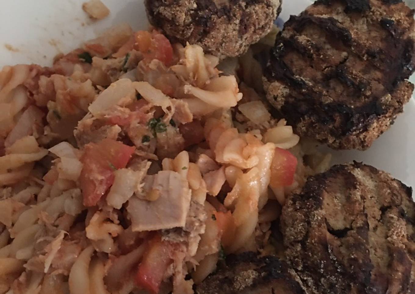 Pasta con albóndigas