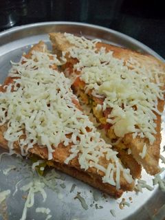 વેજ પનીર સેન્ડવીચ(Veg Paneer sandwich Recipe in Gujarati) રેસીપી મુખ્ય ફોટો