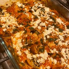 A picture of Chicken and mushroom baked rice.