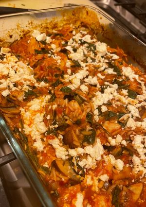 A picture of Chicken and mushroom baked rice.