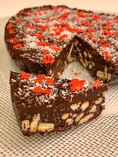Foto di Torta salame di cioccolato fondente e cocco