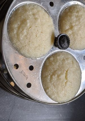 A picture of Semolina Idli.