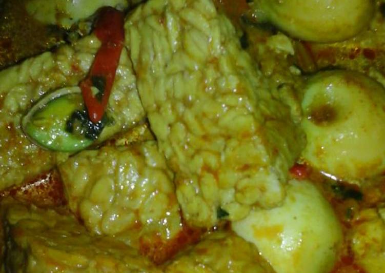 Langkah Mudah untuk Menyiapkan Gulai   tempe,tahu,telur   enyak yang Menggugah Selera