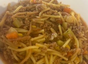 Una foto de Sopa de carne molida con fideo