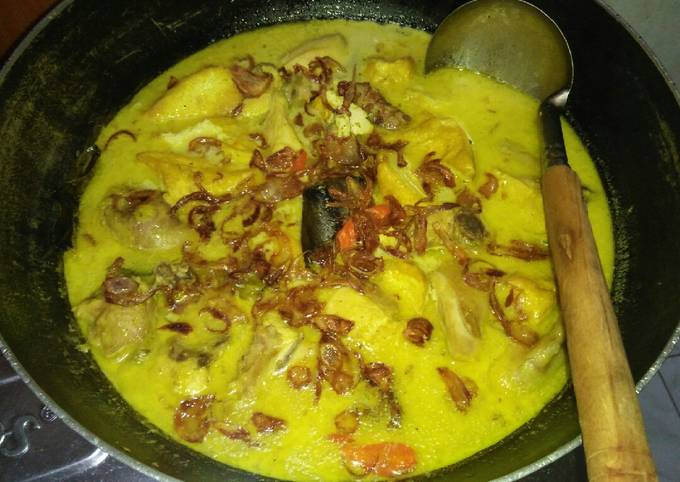 Opor ayam + tahu kuning