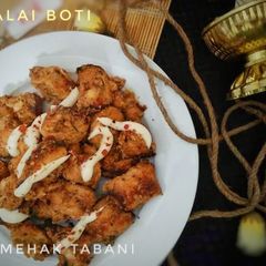 A picture of Murgh Malai boti.