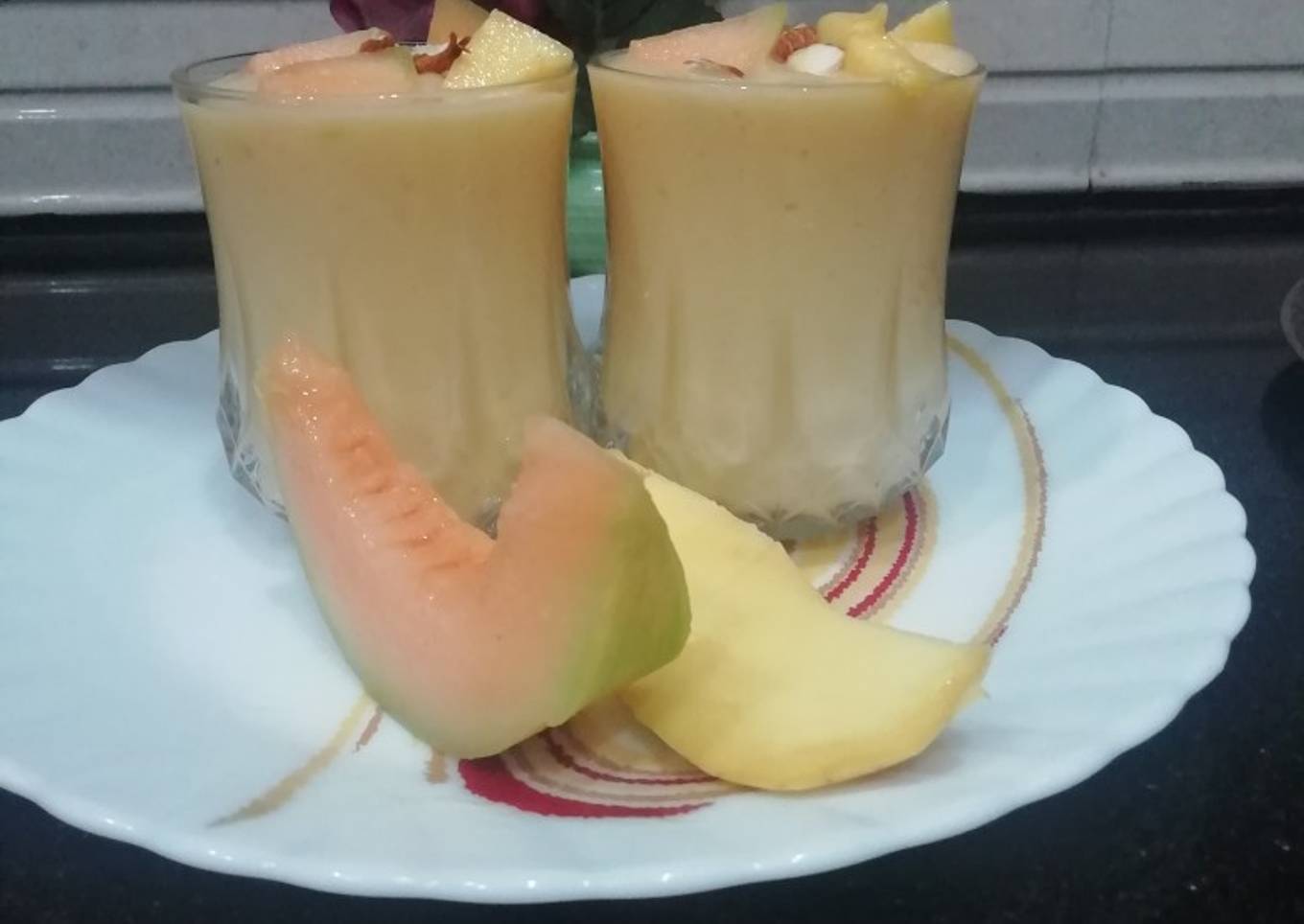 Muskmelon and Mango Smoothie