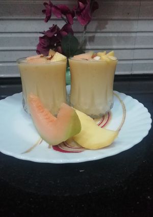 A picture of Muskmelon and Mango Smoothie.