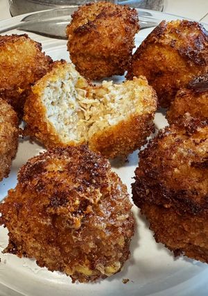 A picture of Garlic Cheesy Chicken Poppers.