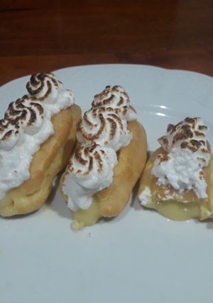 Una foto de Profiteroles Lemon Pie, re fáciles