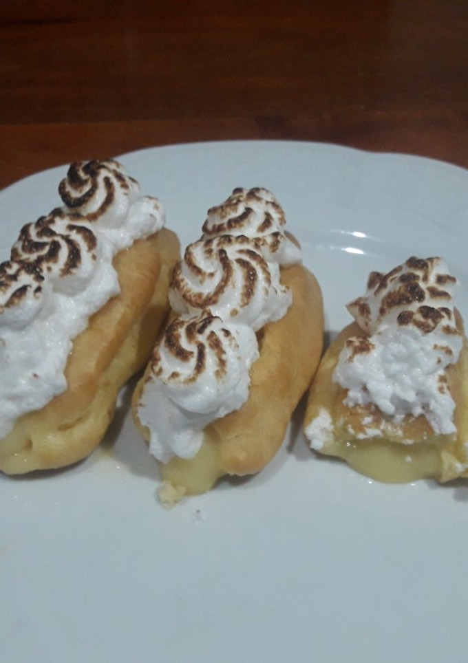 Una foto de Profiteroles Lemon Pie, re fáciles